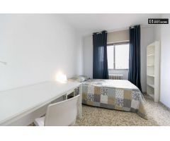 Amplia habitación en alquiler en apartamento de 5 dormitorios en Ronda
