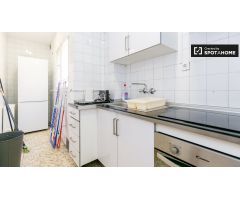 Cómoda habitación en alquiler en apartamento de 5 dormitorios en Ronda