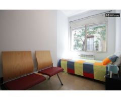 Se alquila habitación en apartamento de 3 dormitorios en Barcelona