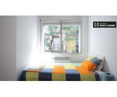 Se alquila habitación en apartamento de 3 dormitorios en Barcelona