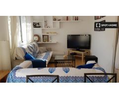 Apartamento de 3 dormitorios en alquiler cerca de Mercat del Ninot en LEsquerra de lEixample
