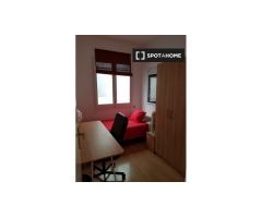Apartamento de 3 dormitorios en alquiler cerca de Mercat del Ninot en LEsquerra de lEixample