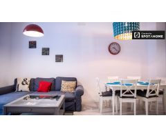Precioso apartamento de 3 dormitorios en alquiler cerca de la Plaça de Catalunya en El Raval