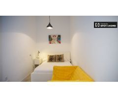 Precioso apartamento de 3 dormitorios en alquiler cerca de la Plaça de Catalunya en El Raval