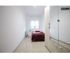 Habitación luminosa en apartamento de 2 dormitorios en Badalona