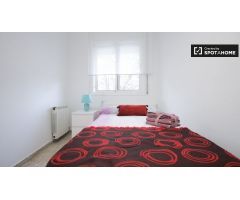 Habitación luminosa en apartamento de 2 dormitorios en Badalona