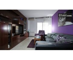 Habitación luminosa en apartamento de 2 dormitorios en Badalona