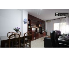 Habitación luminosa en apartamento de 2 dormitorios en Badalona