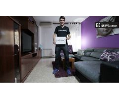 Habitación luminosa en apartamento de 2 dormitorios en Badalona