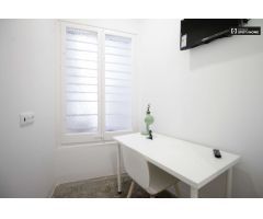 Habitación cómoda en alquiler en el apartamento de 9 habitaciones, Prat de LLobregat