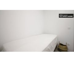 Habitación cómoda en alquiler en el apartamento de 9 habitaciones, Prat de LLobregat