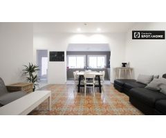 Habitación cómoda en alquiler en el apartamento de 9 habitaciones, Prat de LLobregat