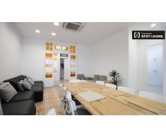 Habitación cómoda en alquiler en el apartamento de 9 habitaciones, Prat de LLobregat