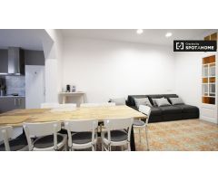 Habitación cómoda en alquiler en el apartamento de 9 habitaciones, Prat de LLobregat