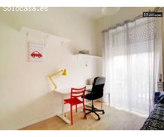 Habitación luminosa en alquiler en apartamento de 5 dormitorios en Moncloa