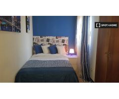 Acogedora habitación en alquiler en apartamento de 5 dormitorios en Alcalá.