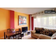 Habitación ordenada en alquiler en apartamento de 5 dormitorios en Alcalá
