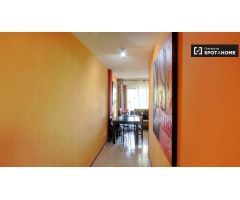 Habitación ordenada en alquiler en apartamento de 5 dormitorios en Alcalá