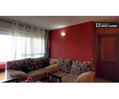 Habitación ordenada en alquiler en apartamento de 5 dormitorios en Alcalá