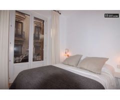 Elegante habitación en alquiler en apartamento de 6 dormitorios en Centro, Madrid