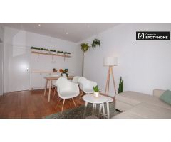 Amplia habitación en alquiler en apartamento de 6 dormitorios en Centro.