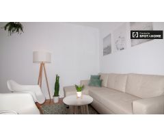 Amplia habitación en alquiler en apartamento de 6 dormitorios en Centro.