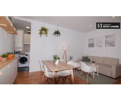 Amplia habitación en alquiler en apartamento de 6 dormitorios en Centro.