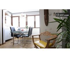 Acogedora habitación en alquiler en lujoso apartamento de 3 dormitorios en Aravaca