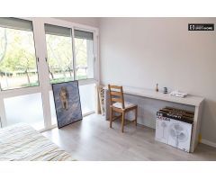 Se alquila habitación luminosa en apartamento de 2 dormitorios, Sant Martí