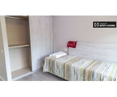 Se alquila habitación luminosa en apartamento de 2 dormitorios, Sant Martí