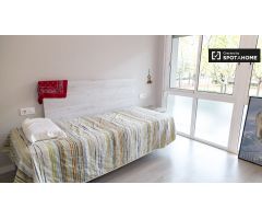 Se alquila habitación luminosa en apartamento de 2 dormitorios, Sant Martí