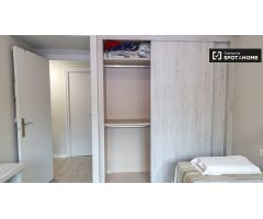 Se alquila habitación luminosa en apartamento de 2 dormitorios, Sant Martí
