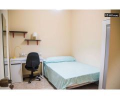 Habitación tranquila en alquiler, apartamento de 5 dormitorios, El Pla del Real.