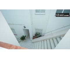 Acogedora habitación en un apartamento de 3 dormitorios en Gracia