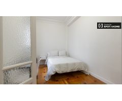 Acogedora habitación en alquiler en apartamento de 5 dormitorios en Centro.