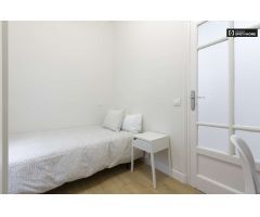 Elegante habitación en alquiler en apartamento de 5 dormitorios en Centro