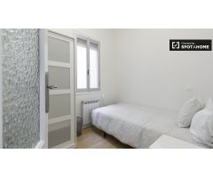 Elegante habitación en alquiler en apartamento de 5 dormitorios en Centro