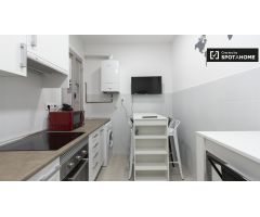 Elegante habitación en alquiler en apartamento de 5 dormitorios en Centro