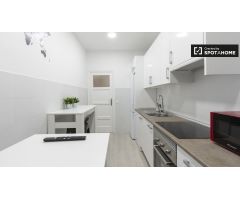 Elegante habitación en alquiler en apartamento de 5 dormitorios en Centro