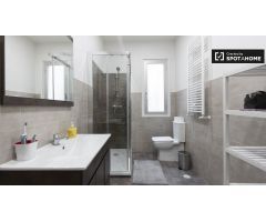 Elegante habitación en alquiler en apartamento de 5 dormitorios en Centro