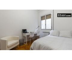 Elegante habitación en alquiler en apartamento de 5 dormitorios en Centro