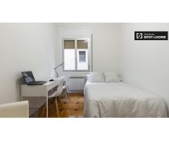 Elegante habitación en alquiler en apartamento de 5 dormitorios en Centro