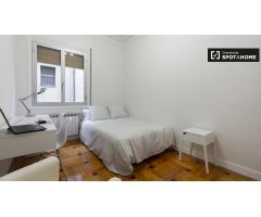 Elegante habitación en alquiler en apartamento de 5 dormitorios en Centro