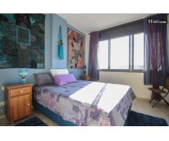 Se alquila habitación en luminoso apartamento de 2 dormitorios en Vila Olímpica