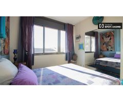 Se alquila habitación en luminoso apartamento de 2 dormitorios en Vila Olímpica