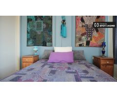 Se alquila habitación en luminoso apartamento de 2 dormitorios en Vila Olímpica