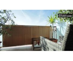 Se alquila habitación en luminoso apartamento de 2 dormitorios en Vila Olímpica