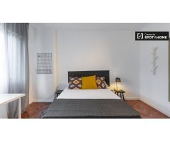 Elegante habitación en alquiler en apartamento de 9 habitaciones, Ciudad Lineal.