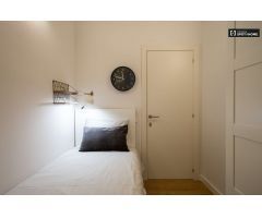 Acogedora habitación en alquiler en apartamento de 5 dormitorios en La Dreta.