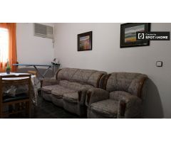 Amplia habitación en apartamento de 3 dormitorios en Cerdanyola del Vallès.